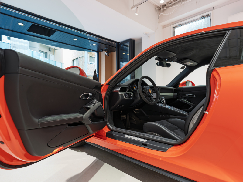 ポルシェ 911(Type991.2) GT3 スポーツクロノPKG 正規D車 フロントリフト 4wayスポーツシート 純正PCMナビ リアビューカメラ CarPlay PDLSヘッドライト 専用20AW OPカラー