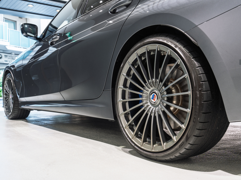 アルピナ D3 S Touring Allrad　正規D車 右H ﾗｸﾞｼﾞｭｱﾘｰPKG ｾｰﾌﾃｨPKG ｳﾞｧｰﾈｽｶﾓｶﾚｻﾞｰ 純正ﾅﾋﾞ 360ｶﾒﾗ CarPlay harman/kardon BMWﾚｰｻﾞｰﾗｲﾄ ﾍｯﾄﾞｱｯﾌﾟD ｸﾗｼｯｸ20AW OPｶﾗｰ