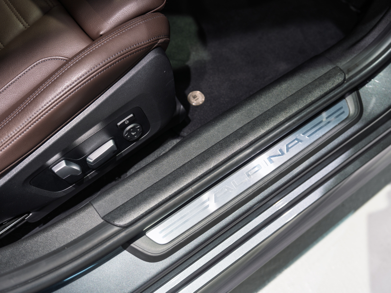 アルピナ D3 S Touring Allrad　正規D車 右H ﾗｸﾞｼﾞｭｱﾘｰPKG ｾｰﾌﾃｨPKG ｳﾞｧｰﾈｽｶﾓｶﾚｻﾞｰ 純正ﾅﾋﾞ 360ｶﾒﾗ CarPlay harman/kardon BMWﾚｰｻﾞｰﾗｲﾄ ﾍｯﾄﾞｱｯﾌﾟD ｸﾗｼｯｸ20AW OPｶﾗｰ