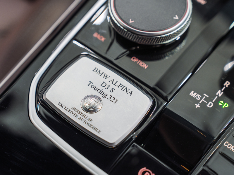 アルピナ D3 S Touring Allrad　正規D車 右H ﾗｸﾞｼﾞｭｱﾘｰPKG ｾｰﾌﾃｨPKG ｳﾞｧｰﾈｽｶﾓｶﾚｻﾞｰ 純正ﾅﾋﾞ 360ｶﾒﾗ CarPlay harman/kardon BMWﾚｰｻﾞｰﾗｲﾄ ﾍｯﾄﾞｱｯﾌﾟD ｸﾗｼｯｸ20AW OPｶﾗｰ