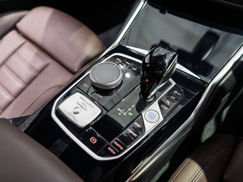 アルピナ D3 S Touring Allrad　正規D車 右H ﾗｸﾞｼﾞｭｱﾘｰPKG ｾｰﾌﾃｨPKG ｳﾞｧｰﾈｽｶﾓｶﾚｻﾞｰ 純正ﾅﾋﾞ 360ｶﾒﾗ CarPlay harman/kardon BMWﾚｰｻﾞｰﾗｲﾄ ﾍｯﾄﾞｱｯﾌﾟD ｸﾗｼｯｸ20AW OPｶﾗｰ