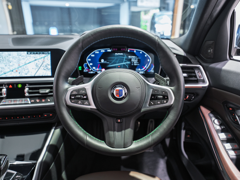 アルピナ D3 S Touring Allrad　正規D車 右H ﾗｸﾞｼﾞｭｱﾘｰPKG ｾｰﾌﾃｨPKG ｳﾞｧｰﾈｽｶﾓｶﾚｻﾞｰ 純正ﾅﾋﾞ 360ｶﾒﾗ CarPlay harman/kardon BMWﾚｰｻﾞｰﾗｲﾄ ﾍｯﾄﾞｱｯﾌﾟD ｸﾗｼｯｸ20AW OPｶﾗｰ