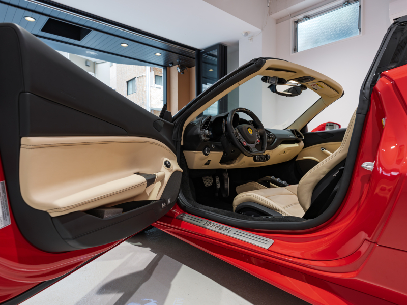 フェラーリ 488スパイダー F1 DCT　正規D車 RossoCorsa ﾌﾛﾝﾄｻｽﾍﾟﾝｼｮﾝﾘﾌﾃｨﾝｸﾞ Cremaﾚｻﾞｰ ﾌﾙ電動ｼｰﾄ ｼｰﾄﾋｰﾀｰ ｶｰﾎﾞﾝLEDｽﾃｱ ｶｰﾎﾞﾝｲﾝﾃﾘｱ JBLｻｳﾝﾄﾞ 鍛造20AW