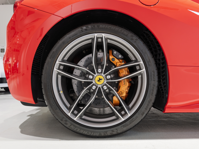 フェラーリ 488スパイダー F1 DCT　正規D車 RossoCorsa ﾌﾛﾝﾄｻｽﾍﾟﾝｼｮﾝﾘﾌﾃｨﾝｸﾞ Cremaﾚｻﾞｰ ﾌﾙ電動ｼｰﾄ ｼｰﾄﾋｰﾀｰ ｶｰﾎﾞﾝLEDｽﾃｱ ｶｰﾎﾞﾝｲﾝﾃﾘｱ JBLｻｳﾝﾄﾞ 鍛造20AW