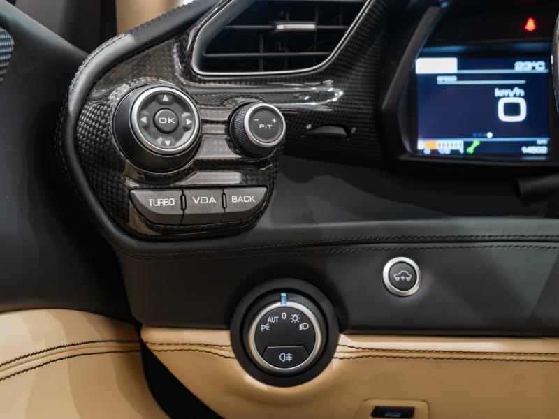 フェラーリ 488スパイダー F1 DCT　正規D車 RossoCorsa ﾌﾛﾝﾄｻｽﾍﾟﾝｼｮﾝﾘﾌﾃｨﾝｸﾞ Cremaﾚｻﾞｰ ﾌﾙ電動ｼｰﾄ ｼｰﾄﾋｰﾀｰ ｶｰﾎﾞﾝLEDｽﾃｱ ｶｰﾎﾞﾝｲﾝﾃﾘｱ JBLｻｳﾝﾄﾞ 鍛造20AW