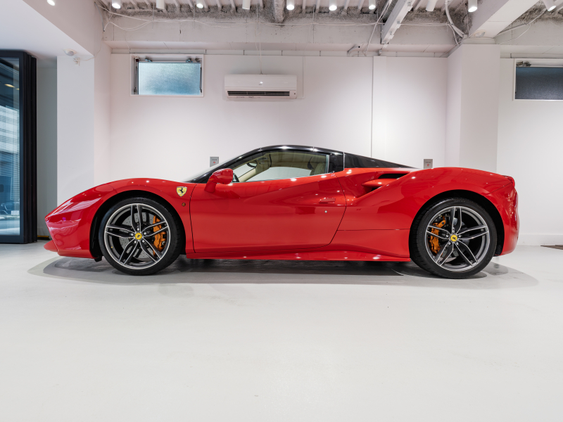 フェラーリ 488スパイダー F1 DCT　正規D車 RossoCorsa ﾌﾛﾝﾄｻｽﾍﾟﾝｼｮﾝﾘﾌﾃｨﾝｸﾞ Cremaﾚｻﾞｰ ﾌﾙ電動ｼｰﾄ ｼｰﾄﾋｰﾀｰ ｶｰﾎﾞﾝLEDｽﾃｱ ｶｰﾎﾞﾝｲﾝﾃﾘｱ JBLｻｳﾝﾄﾞ 鍛造20AW