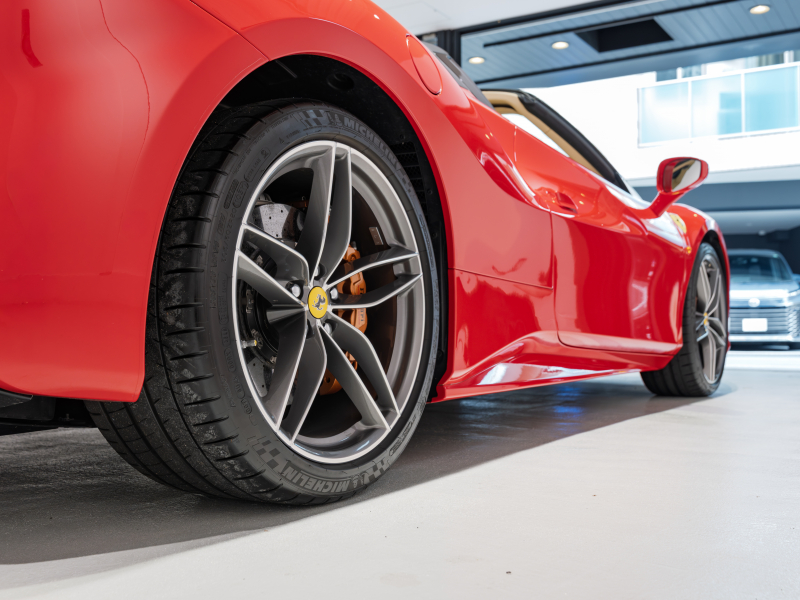 フェラーリ 488スパイダー F1 DCT　正規D車 RossoCorsa ﾌﾛﾝﾄｻｽﾍﾟﾝｼｮﾝﾘﾌﾃｨﾝｸﾞ Cremaﾚｻﾞｰ ﾌﾙ電動ｼｰﾄ ｼｰﾄﾋｰﾀｰ ｶｰﾎﾞﾝLEDｽﾃｱ ｶｰﾎﾞﾝｲﾝﾃﾘｱ JBLｻｳﾝﾄﾞ 鍛造20AW