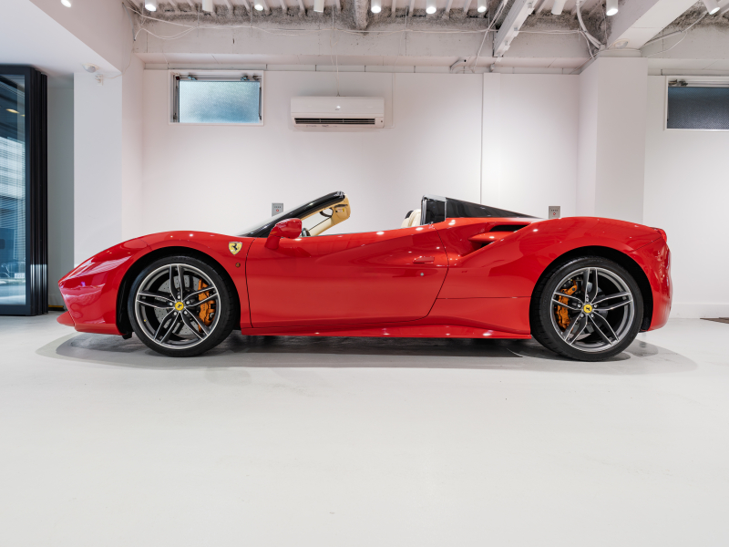 フェラーリ 488スパイダー F1 DCT　正規D車 RossoCorsa ﾌﾛﾝﾄｻｽﾍﾟﾝｼｮﾝﾘﾌﾃｨﾝｸﾞ Cremaﾚｻﾞｰ ﾌﾙ電動ｼｰﾄ ｼｰﾄﾋｰﾀｰ ｶｰﾎﾞﾝLEDｽﾃｱ ｶｰﾎﾞﾝｲﾝﾃﾘｱ JBLｻｳﾝﾄﾞ 鍛造20AW