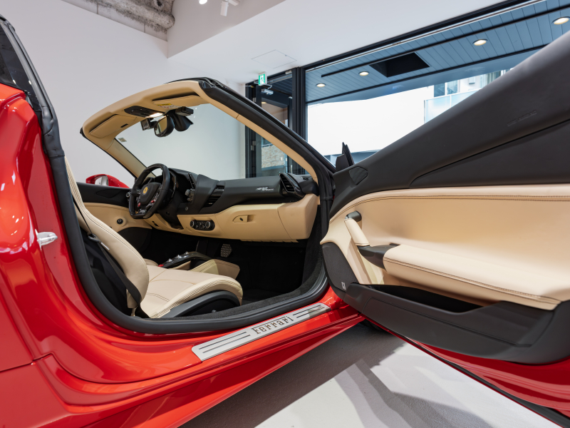 フェラーリ 488スパイダー F1 DCT　正規D車 RossoCorsa ﾌﾛﾝﾄｻｽﾍﾟﾝｼｮﾝﾘﾌﾃｨﾝｸﾞ Cremaﾚｻﾞｰ ﾌﾙ電動ｼｰﾄ ｼｰﾄﾋｰﾀｰ ｶｰﾎﾞﾝLEDｽﾃｱ ｶｰﾎﾞﾝｲﾝﾃﾘｱ JBLｻｳﾝﾄﾞ 鍛造20AW