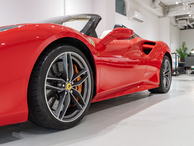 フェラーリ 488スパイダー F1 DCT　正規D車 RossoCorsa ﾌﾛﾝﾄｻｽﾍﾟﾝｼｮﾝﾘﾌﾃｨﾝｸﾞ Cremaﾚｻﾞｰ ﾌﾙ電動ｼｰﾄ ｼｰﾄﾋｰﾀｰ ｶｰﾎﾞﾝLEDｽﾃｱ ｶｰﾎﾞﾝｲﾝﾃﾘｱ JBLｻｳﾝﾄﾞ 鍛造20AW