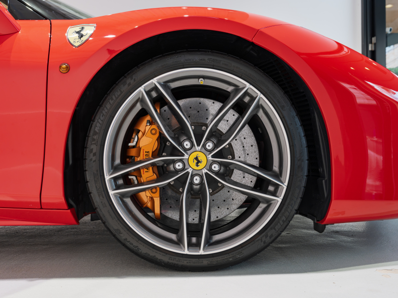 フェラーリ 488スパイダー F1 DCT　正規D車 RossoCorsa ﾌﾛﾝﾄｻｽﾍﾟﾝｼｮﾝﾘﾌﾃｨﾝｸﾞ Cremaﾚｻﾞｰ ﾌﾙ電動ｼｰﾄ ｼｰﾄﾋｰﾀｰ ｶｰﾎﾞﾝLEDｽﾃｱ ｶｰﾎﾞﾝｲﾝﾃﾘｱ JBLｻｳﾝﾄﾞ 鍛造20AW