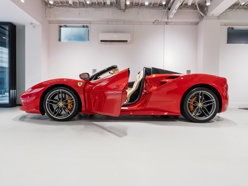 フェラーリ 488スパイダー F1 DCT　正規D車 RossoCorsa ﾌﾛﾝﾄｻｽﾍﾟﾝｼｮﾝﾘﾌﾃｨﾝｸﾞ Cremaﾚｻﾞｰ ﾌﾙ電動ｼｰﾄ ｼｰﾄﾋｰﾀｰ ｶｰﾎﾞﾝLEDｽﾃｱ ｶｰﾎﾞﾝｲﾝﾃﾘｱ JBLｻｳﾝﾄﾞ 鍛造20AW