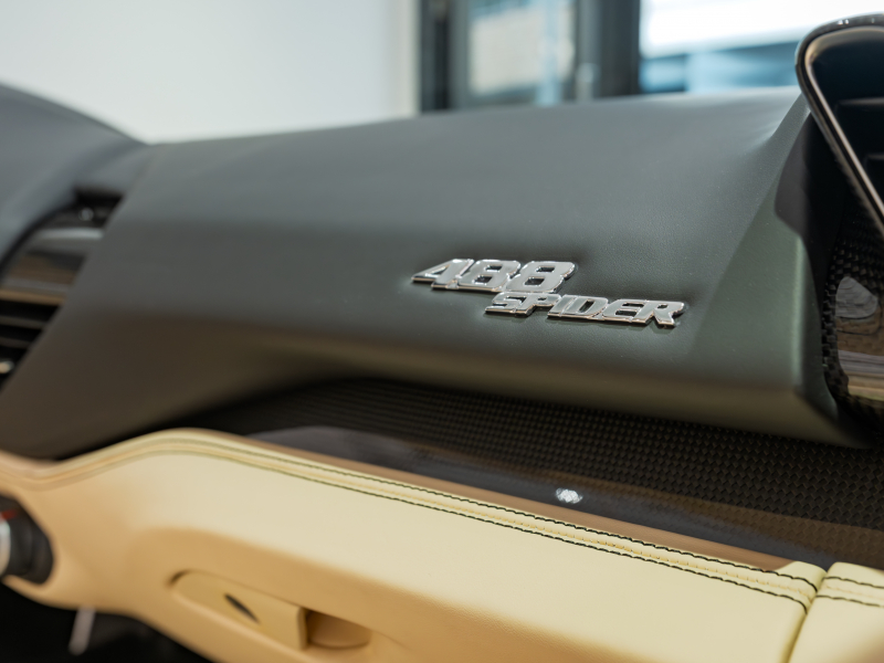 フェラーリ 488スパイダー F1 DCT　正規D車 RossoCorsa ﾌﾛﾝﾄｻｽﾍﾟﾝｼｮﾝﾘﾌﾃｨﾝｸﾞ Cremaﾚｻﾞｰ ﾌﾙ電動ｼｰﾄ ｼｰﾄﾋｰﾀｰ ｶｰﾎﾞﾝLEDｽﾃｱ ｶｰﾎﾞﾝｲﾝﾃﾘｱ JBLｻｳﾝﾄﾞ 鍛造20AW