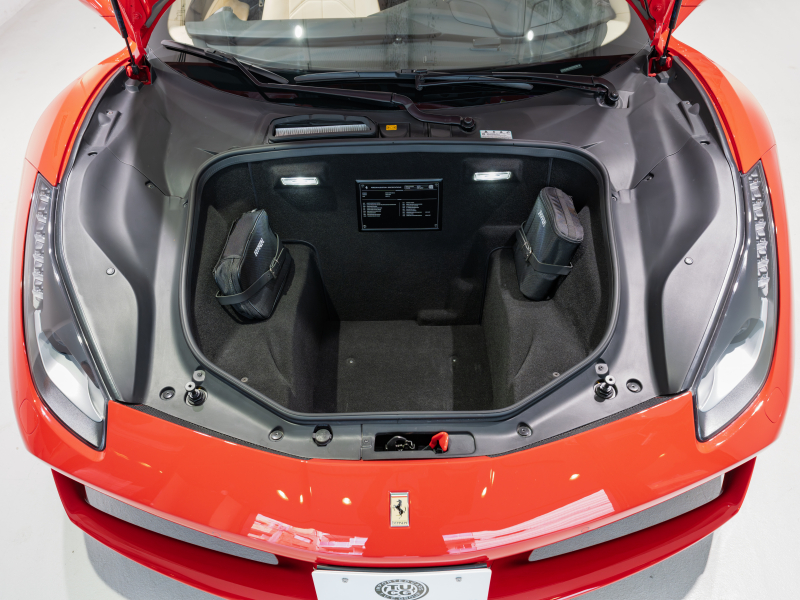 フェラーリ 488スパイダー F1 DCT　正規D車 RossoCorsa ﾌﾛﾝﾄｻｽﾍﾟﾝｼｮﾝﾘﾌﾃｨﾝｸﾞ Cremaﾚｻﾞｰ ﾌﾙ電動ｼｰﾄ ｼｰﾄﾋｰﾀｰ ｶｰﾎﾞﾝLEDｽﾃｱ ｶｰﾎﾞﾝｲﾝﾃﾘｱ JBLｻｳﾝﾄﾞ 鍛造20AW