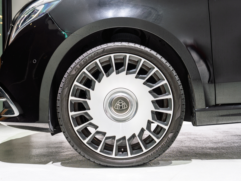 メルセデスベンツ Vクラス V220d AVG ﾛﾝｸﾞ AMGﾗｲﾝ&ﾚｰﾀﾞｰSP　ﾏｲﾊﾞｯﾊ仕様 ｴｸﾞｾｸﾃｨﾌﾞｼｰﾄ TVﾓﾆﾀｰ付ﾊﾟｰﾃｰｼｮﾝ ﾊﾟﾉﾗﾏSR ｽﾀｰﾗｲﾅｰ 4人乗り