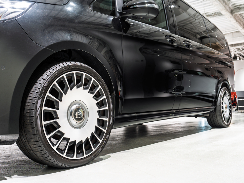 メルセデスベンツ Vクラス V220d AVG ﾛﾝｸﾞ AMGﾗｲﾝ&ﾚｰﾀﾞｰSP　ﾏｲﾊﾞｯﾊ仕様 ｴｸﾞｾｸﾃｨﾌﾞｼｰﾄ TVﾓﾆﾀｰ付ﾊﾟｰﾃｰｼｮﾝ ﾊﾟﾉﾗﾏSR ｽﾀｰﾗｲﾅｰ 4人乗り