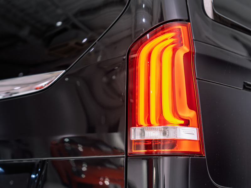 メルセデスベンツ Vクラス V220d AVG ﾛﾝｸﾞ AMGﾗｲﾝ&ﾚｰﾀﾞｰSP　ﾏｲﾊﾞｯﾊ仕様 ｴｸﾞｾｸﾃｨﾌﾞｼｰﾄ TVﾓﾆﾀｰ付ﾊﾟｰﾃｰｼｮﾝ ﾊﾟﾉﾗﾏSR ｽﾀｰﾗｲﾅｰ 4人乗り