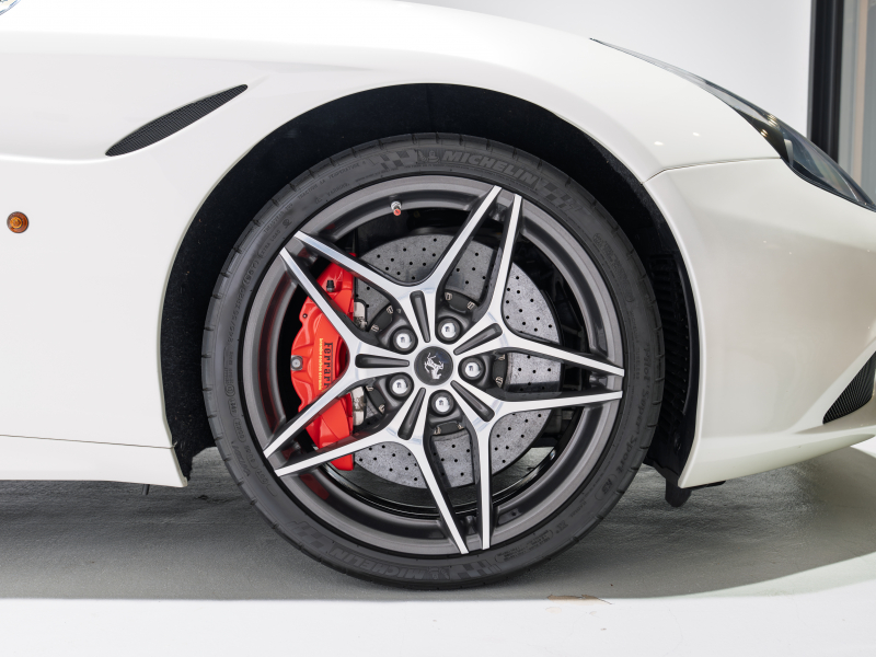 フェラーリ カリフォルニアT F1 DCT　正規D車 OP550以上 右H ﾛｯｿﾚｻﾞｰ&ﾌﾞﾗｯｸﾀﾞｯｼｭﾎﾞｰﾄﾞ ﾌﾙ電動ｼｰﾄ ﾋｰﾀｰ&ﾍﾞﾝﾁﾚｰﾀｰ 純正ﾅﾋﾞCarPlay ｶｰﾎﾞﾝﾄﾞﾗｲﾊﾞｰｿﾞﾝLED Bｶﾒﾗ 電格ﾐﾗｰ OP鍛造20AW OPｶﾗｰ