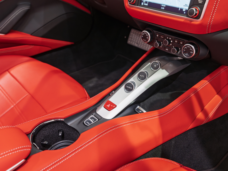 フェラーリ カリフォルニアT F1 DCT　正規D車 OP550以上 右H ﾛｯｿﾚｻﾞｰ&ﾌﾞﾗｯｸﾀﾞｯｼｭﾎﾞｰﾄﾞ ﾌﾙ電動ｼｰﾄ ﾋｰﾀｰ&ﾍﾞﾝﾁﾚｰﾀｰ 純正ﾅﾋﾞCarPlay ｶｰﾎﾞﾝﾄﾞﾗｲﾊﾞｰｿﾞﾝLED Bｶﾒﾗ 電格ﾐﾗｰ OP鍛造20AW OPｶﾗｰ