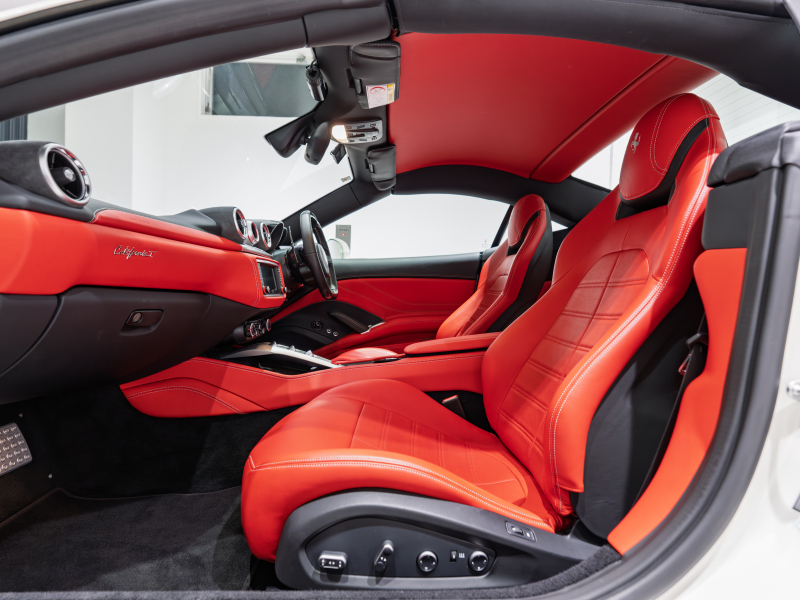 フェラーリ カリフォルニアT F1 DCT　正規D車 OP550以上 右H ﾛｯｿﾚｻﾞｰ&ﾌﾞﾗｯｸﾀﾞｯｼｭﾎﾞｰﾄﾞ ﾌﾙ電動ｼｰﾄ ﾋｰﾀｰ&ﾍﾞﾝﾁﾚｰﾀｰ 純正ﾅﾋﾞCarPlay ｶｰﾎﾞﾝﾄﾞﾗｲﾊﾞｰｿﾞﾝLED Bｶﾒﾗ 電格ﾐﾗｰ OP鍛造20AW OPｶﾗｰ