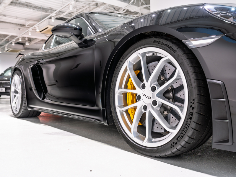 ポルシェ 718 ケイマン GT4 6MT ｽﾎﾟｰﾂｸﾛﾉ&ﾚｻﾞｰｲﾝﾃﾘｱPKG　正規D車 1ｵｰﾅｰ 右H 18wayｱﾀﾞﾌﾟﾃｨﾌﾞｽﾎﾟｰﾂｼｰﾄ PCCB PCMﾅﾋﾞ Bｶﾒﾗ CarPlay BOSEｻｳﾝﾄﾞ LEDﾍｯﾄﾞﾗｲﾄPDLSﾌﾟﾗｽ ｽﾎﾟｰﾂEX 純正20AW