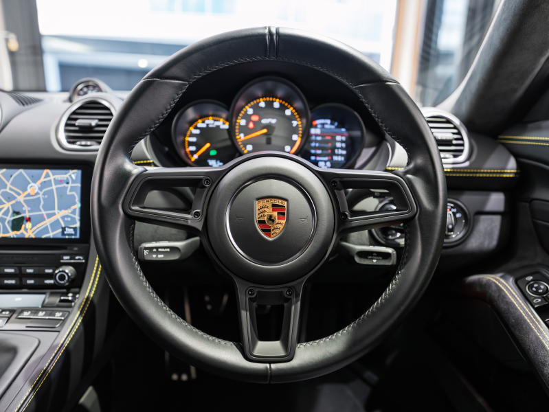 ポルシェ 718 ケイマン GT4 6MT ｽﾎﾟｰﾂｸﾛﾉ&ﾚｻﾞｰｲﾝﾃﾘｱPKG　正規D車 1ｵｰﾅｰ 右H 18wayｱﾀﾞﾌﾟﾃｨﾌﾞｽﾎﾟｰﾂｼｰﾄ PCCB PCMﾅﾋﾞ Bｶﾒﾗ CarPlay BOSEｻｳﾝﾄﾞ LEDﾍｯﾄﾞﾗｲﾄPDLSﾌﾟﾗｽ ｽﾎﾟｰﾂEX 純正20AW