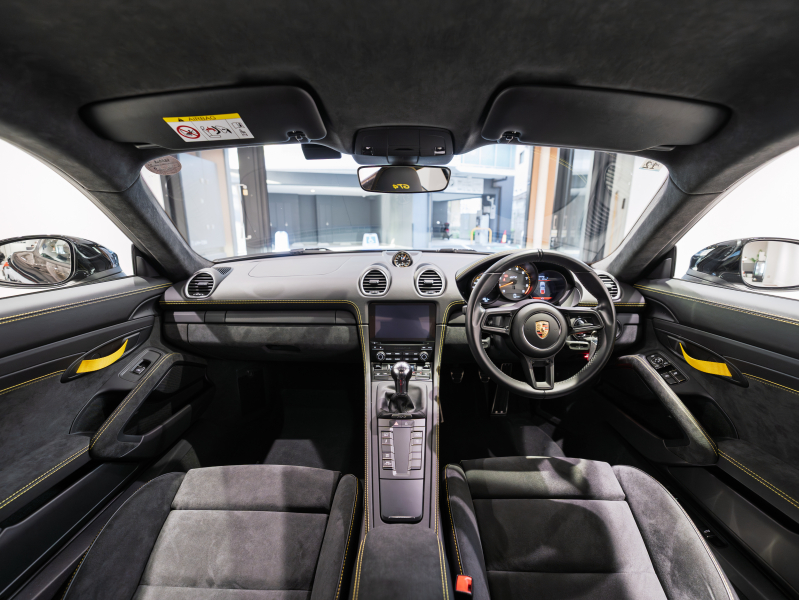 ポルシェ 718 ケイマン GT4 6MT ｽﾎﾟｰﾂｸﾛﾉ&ﾚｻﾞｰｲﾝﾃﾘｱPKG　正規D車 1ｵｰﾅｰ 右H 18wayｱﾀﾞﾌﾟﾃｨﾌﾞｽﾎﾟｰﾂｼｰﾄ PCCB PCMﾅﾋﾞ Bｶﾒﾗ CarPlay BOSEｻｳﾝﾄﾞ LEDﾍｯﾄﾞﾗｲﾄPDLSﾌﾟﾗｽ ｽﾎﾟｰﾂEX 純正20AW