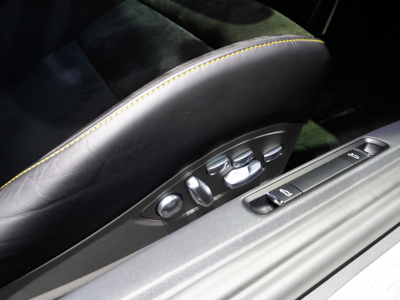 ポルシェ 718 ケイマン GT4 6MT ｽﾎﾟｰﾂｸﾛﾉ&ﾚｻﾞｰｲﾝﾃﾘｱPKG　正規D車 1ｵｰﾅｰ 右H 18wayｱﾀﾞﾌﾟﾃｨﾌﾞｽﾎﾟｰﾂｼｰﾄ PCCB PCMﾅﾋﾞ Bｶﾒﾗ CarPlay BOSEｻｳﾝﾄﾞ LEDﾍｯﾄﾞﾗｲﾄPDLSﾌﾟﾗｽ ｽﾎﾟｰﾂEX 純正20AW