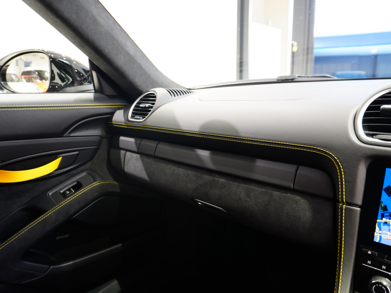 ポルシェ 718 ケイマン GT4 6MT ｽﾎﾟｰﾂｸﾛﾉ&ﾚｻﾞｰｲﾝﾃﾘｱPKG　正規D車 1ｵｰﾅｰ 右H 18wayｱﾀﾞﾌﾟﾃｨﾌﾞｽﾎﾟｰﾂｼｰﾄ PCCB PCMﾅﾋﾞ Bｶﾒﾗ CarPlay BOSEｻｳﾝﾄﾞ LEDﾍｯﾄﾞﾗｲﾄPDLSﾌﾟﾗｽ ｽﾎﾟｰﾂEX 純正20AW