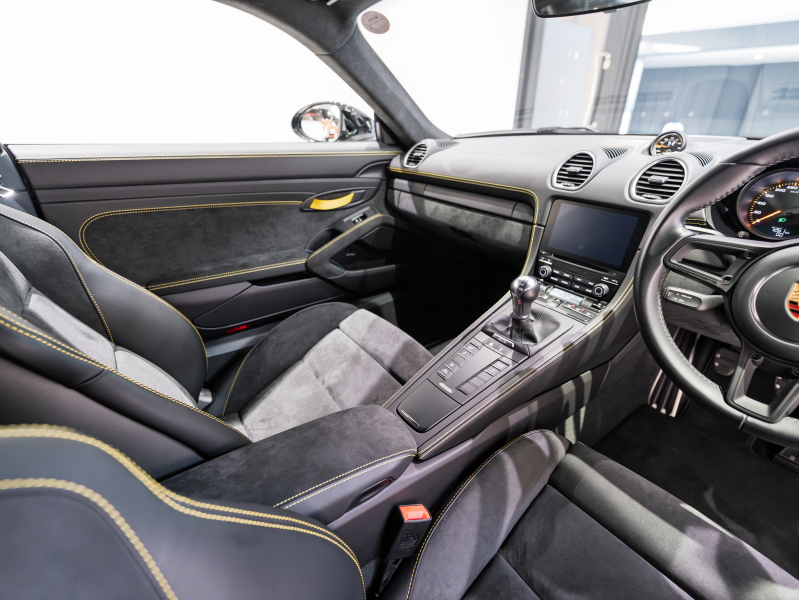 ポルシェ 718 ケイマン GT4 6MT ｽﾎﾟｰﾂｸﾛﾉ&ﾚｻﾞｰｲﾝﾃﾘｱPKG　正規D車 1ｵｰﾅｰ 右H 18wayｱﾀﾞﾌﾟﾃｨﾌﾞｽﾎﾟｰﾂｼｰﾄ PCCB PCMﾅﾋﾞ Bｶﾒﾗ CarPlay BOSEｻｳﾝﾄﾞ LEDﾍｯﾄﾞﾗｲﾄPDLSﾌﾟﾗｽ ｽﾎﾟｰﾂEX 純正20AW