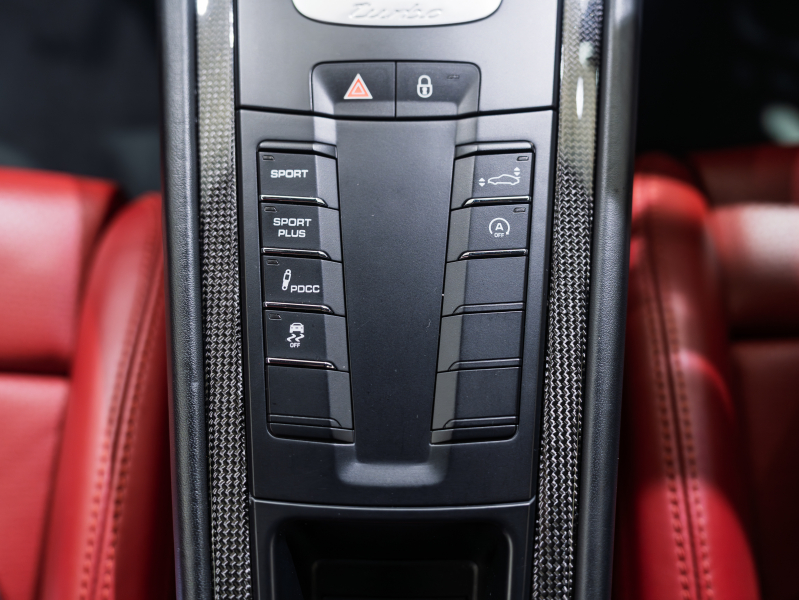 ポルシェ 911(Type991.1) ﾀｰﾎﾞS ｽﾎﾟｰﾂｸﾛﾉ&ｶｰﾎﾞﾝｲﾝﾃﾘｱPKG　正規D車 ﾂｰﾄｰﾝﾚｻﾞｰｲﾝﾃﾘｱ PCCB 赤革 18wayｱﾀﾞﾌﾟﾃｨﾌﾞｽﾎﾟｰﾂｼｰﾄ ﾅﾋﾞTV BOSEｻｳﾝﾄﾞ Bｶﾒﾗ PDLS付LEDﾗｲﾄ 20AW