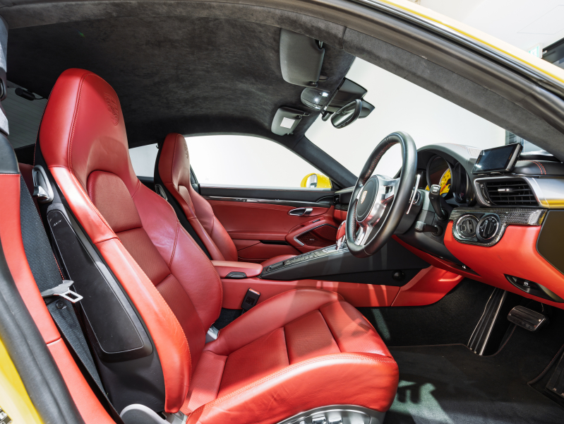 ポルシェ 911(Type991.1) ﾀｰﾎﾞS ｽﾎﾟｰﾂｸﾛﾉ&ｶｰﾎﾞﾝｲﾝﾃﾘｱPKG　正規D車 ﾂｰﾄｰﾝﾚｻﾞｰｲﾝﾃﾘｱ PCCB 赤革 18wayｱﾀﾞﾌﾟﾃｨﾌﾞｽﾎﾟｰﾂｼｰﾄ ﾅﾋﾞTV BOSEｻｳﾝﾄﾞ Bｶﾒﾗ PDLS付LEDﾗｲﾄ 20AW