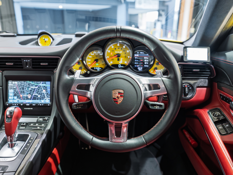 ポルシェ 911(Type991.1) ﾀｰﾎﾞS ｽﾎﾟｰﾂｸﾛﾉ&ｶｰﾎﾞﾝｲﾝﾃﾘｱPKG　正規D車 ﾂｰﾄｰﾝﾚｻﾞｰｲﾝﾃﾘｱ PCCB 赤革 18wayｱﾀﾞﾌﾟﾃｨﾌﾞｽﾎﾟｰﾂｼｰﾄ ﾅﾋﾞTV BOSEｻｳﾝﾄﾞ Bｶﾒﾗ PDLS付LEDﾗｲﾄ 20AW