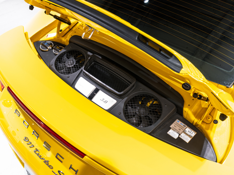 ポルシェ 911(Type991.1) ﾀｰﾎﾞS ｽﾎﾟｰﾂｸﾛﾉ&ｶｰﾎﾞﾝｲﾝﾃﾘｱPKG　正規D車 ﾂｰﾄｰﾝﾚｻﾞｰｲﾝﾃﾘｱ PCCB 赤革 18wayｱﾀﾞﾌﾟﾃｨﾌﾞｽﾎﾟｰﾂｼｰﾄ ﾅﾋﾞTV BOSEｻｳﾝﾄﾞ Bｶﾒﾗ PDLS付LEDﾗｲﾄ 20AW