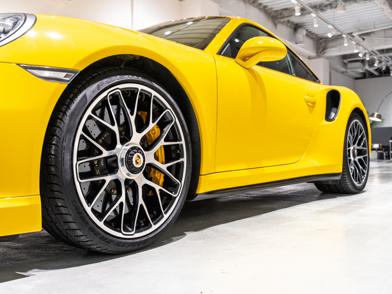 ポルシェ 911(Type991.1) ﾀｰﾎﾞS ｽﾎﾟｰﾂｸﾛﾉ&ｶｰﾎﾞﾝｲﾝﾃﾘｱPKG　正規D車 ﾂｰﾄｰﾝﾚｻﾞｰｲﾝﾃﾘｱ PCCB 赤革 18wayｱﾀﾞﾌﾟﾃｨﾌﾞｽﾎﾟｰﾂｼｰﾄ ﾅﾋﾞTV BOSEｻｳﾝﾄﾞ Bｶﾒﾗ PDLS付LEDﾗｲﾄ 20AW