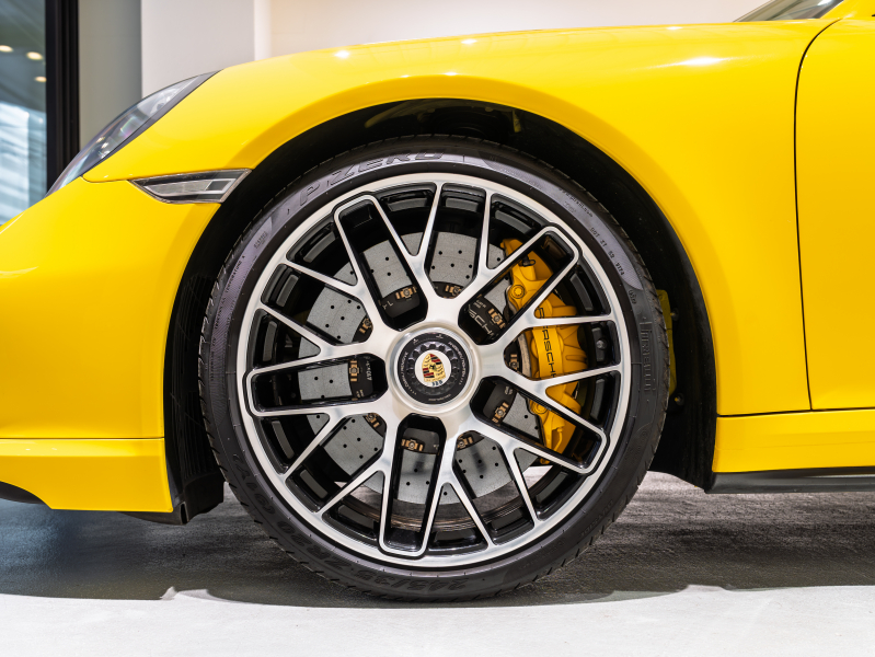 ポルシェ 911(Type991.1) ﾀｰﾎﾞS ｽﾎﾟｰﾂｸﾛﾉ&ｶｰﾎﾞﾝｲﾝﾃﾘｱPKG　正規D車 ﾂｰﾄｰﾝﾚｻﾞｰｲﾝﾃﾘｱ PCCB 赤革 18wayｱﾀﾞﾌﾟﾃｨﾌﾞｽﾎﾟｰﾂｼｰﾄ ﾅﾋﾞTV BOSEｻｳﾝﾄﾞ Bｶﾒﾗ PDLS付LEDﾗｲﾄ 20AW