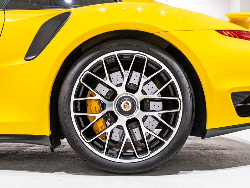 ポルシェ 911(Type991.1) ﾀｰﾎﾞS ｽﾎﾟｰﾂｸﾛﾉ&ｶｰﾎﾞﾝｲﾝﾃﾘｱPKG　正規D車 ﾂｰﾄｰﾝﾚｻﾞｰｲﾝﾃﾘｱ PCCB 赤革 18wayｱﾀﾞﾌﾟﾃｨﾌﾞｽﾎﾟｰﾂｼｰﾄ ﾅﾋﾞTV BOSEｻｳﾝﾄﾞ Bｶﾒﾗ PDLS付LEDﾗｲﾄ 20AW