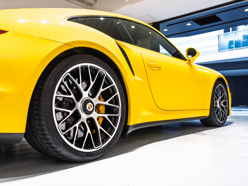 ポルシェ 911(Type991.1) ﾀｰﾎﾞS ｽﾎﾟｰﾂｸﾛﾉ&ｶｰﾎﾞﾝｲﾝﾃﾘｱPKG　正規D車 ﾂｰﾄｰﾝﾚｻﾞｰｲﾝﾃﾘｱ PCCB 赤革 18wayｱﾀﾞﾌﾟﾃｨﾌﾞｽﾎﾟｰﾂｼｰﾄ ﾅﾋﾞTV BOSEｻｳﾝﾄﾞ Bｶﾒﾗ PDLS付LEDﾗｲﾄ 20AW