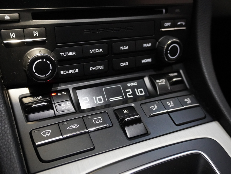 ポルシェ 911(Type991.2) GT3 クラブスポーツ スポーツクロノPKG 正規D車 1オーナー MY18 カーボンバケット ナビTV スポーツEX 専用20AW ロールバー