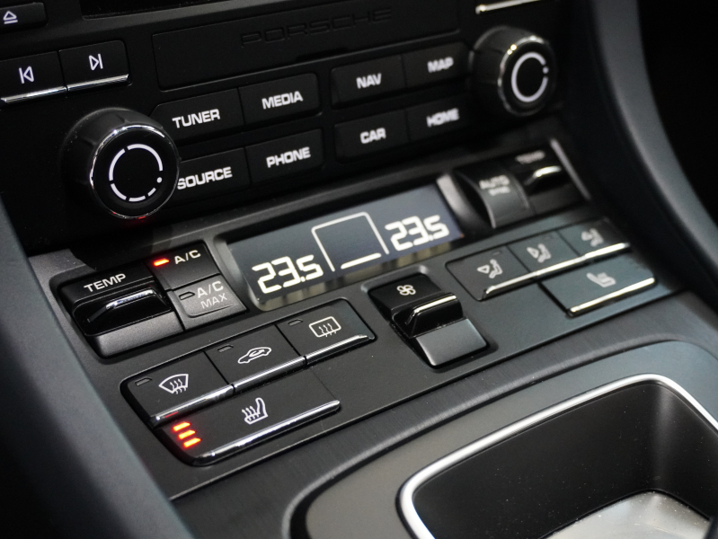 ポルシェ 911(Type991.2) ｶﾚﾗ GTS ｽﾎﾟｰﾂｸﾛﾉPKG　後期 正規D車 MY18 1ｵｰﾅｰ ｽﾍﾟｼｬﾙﾚｰｻﾞｲﾝﾃﾘｱ ｸﾞﾗﾌｧｲﾄﾌﾞﾙｰ革 ｶﾞﾗｽR PCMﾅﾋﾞ Bｶﾒﾗ 20AW　2年保証付