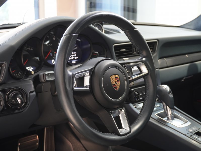 ポルシェ 911(Type991.2) ｶﾚﾗ GTS ｽﾎﾟｰﾂｸﾛﾉPKG　後期 正規D車 MY18 1ｵｰﾅｰ ｽﾍﾟｼｬﾙﾚｰｻﾞｲﾝﾃﾘｱ ｸﾞﾗﾌｧｲﾄﾌﾞﾙｰ革 ｶﾞﾗｽR PCMﾅﾋﾞ Bｶﾒﾗ 20AW　2年保証付