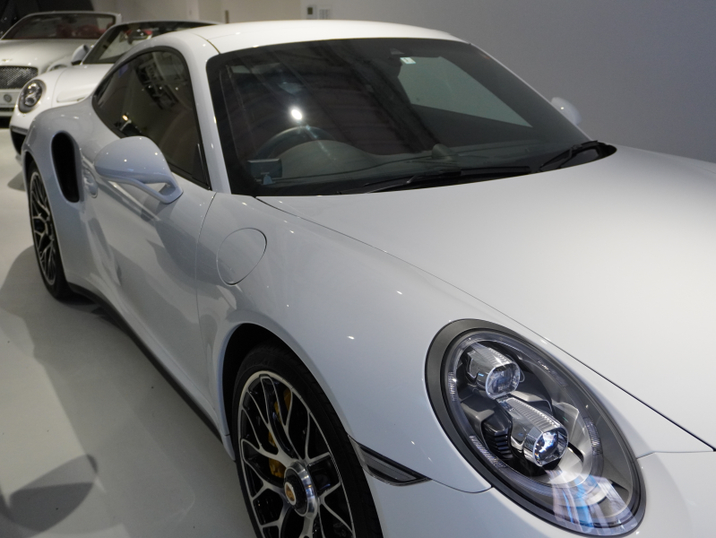 ポルシェ 911(Type991) ﾀｰﾎﾞS ｽﾎﾟｰﾂｸﾛﾉ&ｶｰﾎﾞﾝｲﾝﾃﾘｱPKG　正規D車  ｴﾝﾄﾘｰD PCCB 赤革 ﾍﾞﾝﾁﾚｰﾀｰ ｻﾝﾙｰﾌ ﾅﾋﾞTV Bｶﾒﾗ  LEDﾗｲﾄ　2年保証付