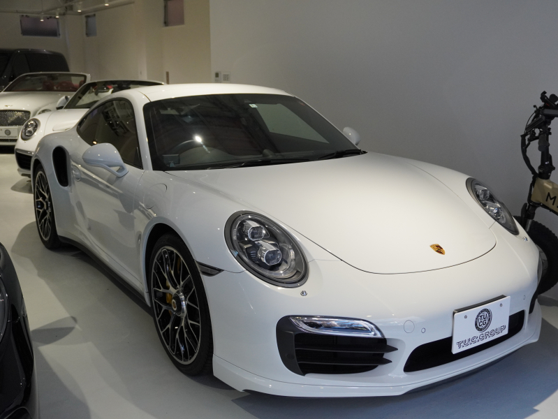 ポルシェ 911(Type991) ﾀｰﾎﾞS ｽﾎﾟｰﾂｸﾛﾉ&ｶｰﾎﾞﾝｲﾝﾃﾘｱPKG　正規D車  ｴﾝﾄﾘｰD PCCB 赤革 ﾍﾞﾝﾁﾚｰﾀｰ ｻﾝﾙｰﾌ ﾅﾋﾞTV Bｶﾒﾗ  LEDﾗｲﾄ　2年保証付