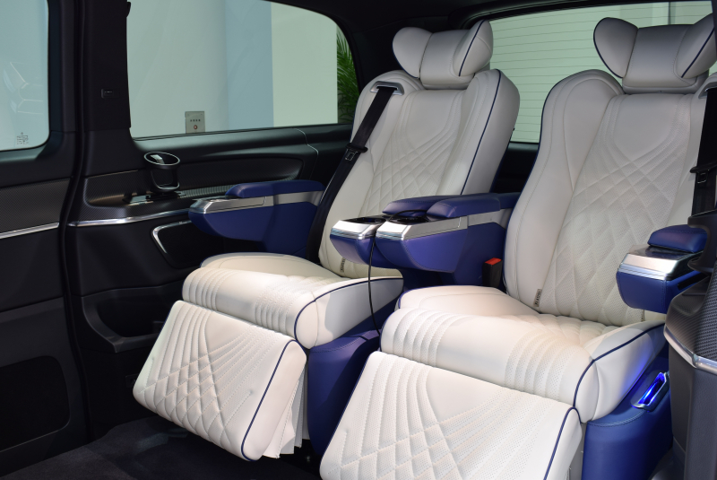 メルセデスベンツ Vクラス V220dｽﾎﾟｰﾂ ﾛﾝｸﾞ ﾚｰﾀﾞｰP　ﾏｲﾊﾞｯﾊ仕様 ｴｸﾞｾｸﾃｨﾌﾞｼｰﾄ TVﾓﾆﾀｰ付ﾊﾟｰﾃｰｼｮﾝ ﾊﾟﾉﾗﾏSR 4人乗り　2年保証