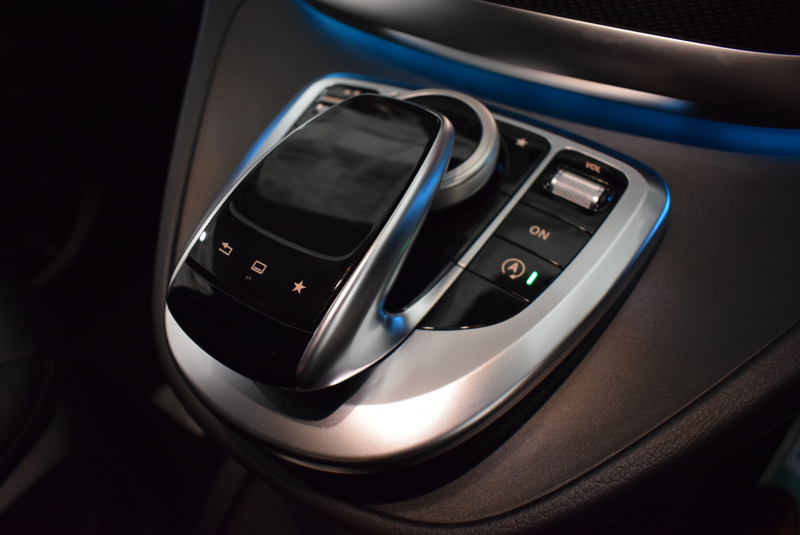 メルセデスベンツ Vクラス V220dｽﾎﾟｰﾂ ﾛﾝｸﾞ ﾚｰﾀﾞｰP　ﾏｲﾊﾞｯﾊ仕様 ｴｸﾞｾｸﾃｨﾌﾞｼｰﾄ TVﾓﾆﾀｰ付ﾊﾟｰﾃｰｼｮﾝ ﾊﾟﾉﾗﾏSR 4人乗り　2年保証