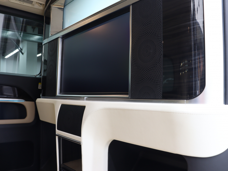 メルセデスベンツ Vクラス V220d AVGロング レーダーP マイバッハ仕様 エグセクティブシート TVモニター付パーテーション 4人乗り ティファニーブルーラッピング 2年保証