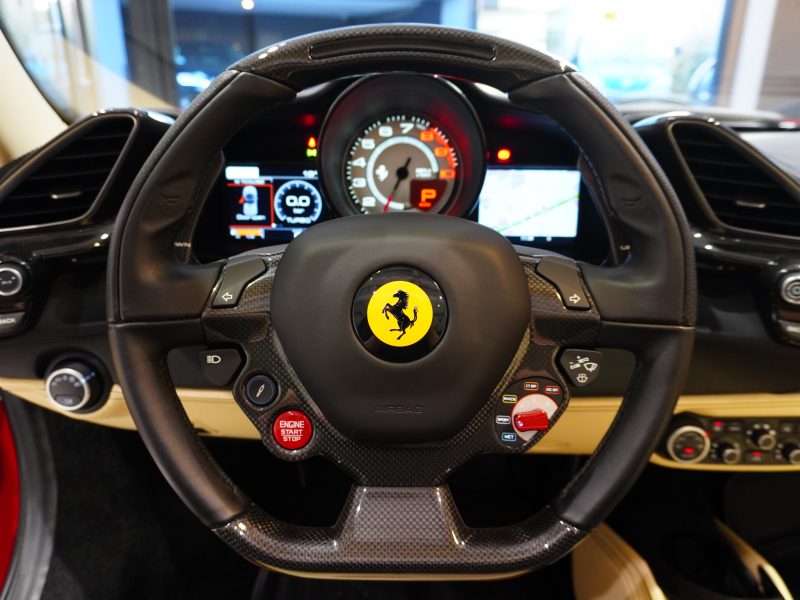 フェラーリ 488スパイダー F1 DCT　正規ﾃﾞｨｰﾗｰ車 ROSSOCORSA×CREMAﾚｻﾞｰ  20ｲﾝﾁ鍛造AW 電動ｼｰﾄ JBLｻｳﾝﾄﾞ ｶｰﾎﾞﾝｲﾝﾃﾘｱ ﾌﾛﾝﾄﾘﾌﾀｰ CCM SCM2