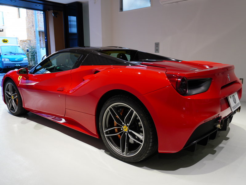 フェラーリ 488スパイダー F1 DCT　正規ﾃﾞｨｰﾗｰ車 ROSSOCORSA×CREMAﾚｻﾞｰ  20ｲﾝﾁ鍛造AW 電動ｼｰﾄ JBLｻｳﾝﾄﾞ ｶｰﾎﾞﾝｲﾝﾃﾘｱ ﾌﾛﾝﾄﾘﾌﾀｰ CCM SCM2