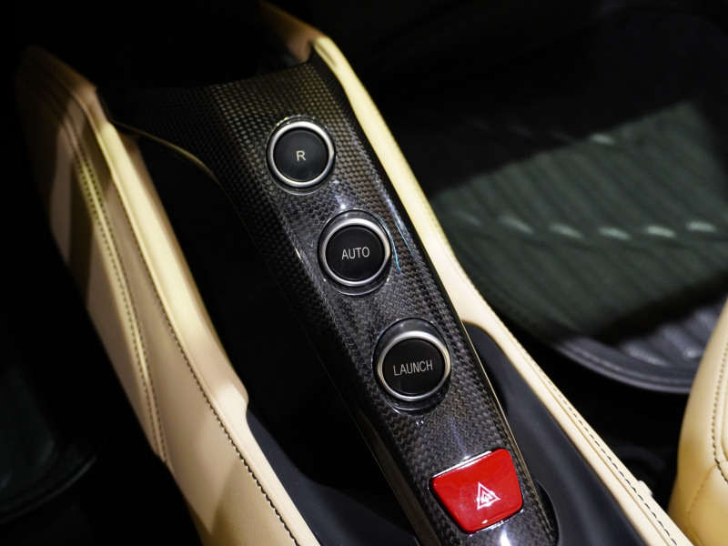 フェラーリ 488スパイダー F1 DCT　正規ﾃﾞｨｰﾗｰ車 ROSSOCORSA×CREMAﾚｻﾞｰ  20ｲﾝﾁ鍛造AW 電動ｼｰﾄ JBLｻｳﾝﾄﾞ ｶｰﾎﾞﾝｲﾝﾃﾘｱ ﾌﾛﾝﾄﾘﾌﾀｰ CCM SCM2