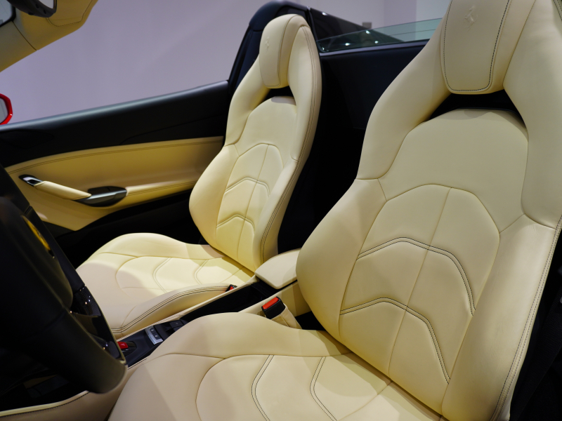 フェラーリ 488スパイダー F1 DCT　正規ﾃﾞｨｰﾗｰ車 ROSSOCORSA×CREMAﾚｻﾞｰ  20ｲﾝﾁ鍛造AW 電動ｼｰﾄ JBLｻｳﾝﾄﾞ ｶｰﾎﾞﾝｲﾝﾃﾘｱ ﾌﾛﾝﾄﾘﾌﾀｰ CCM SCM2